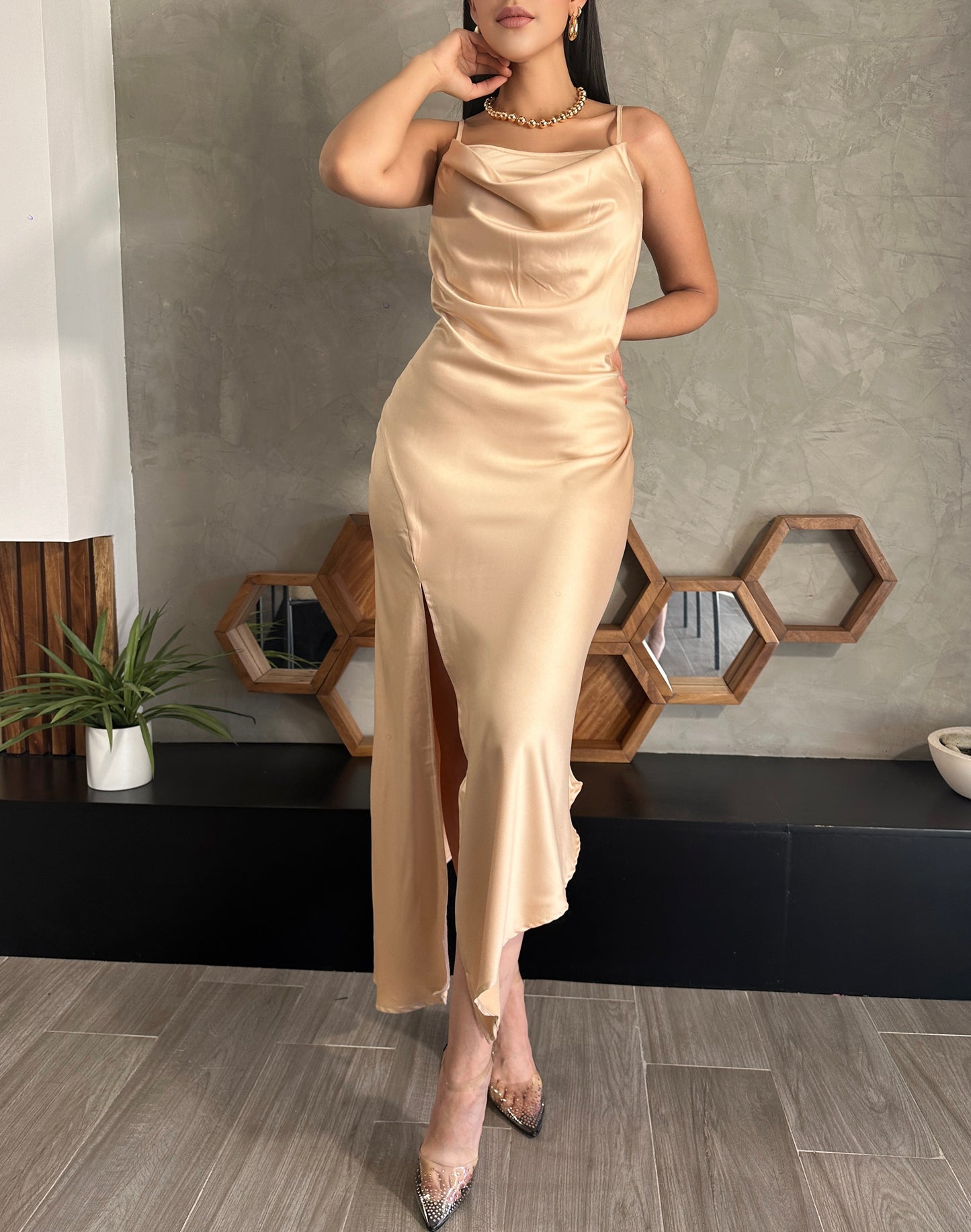 Vestido Satinado Beige