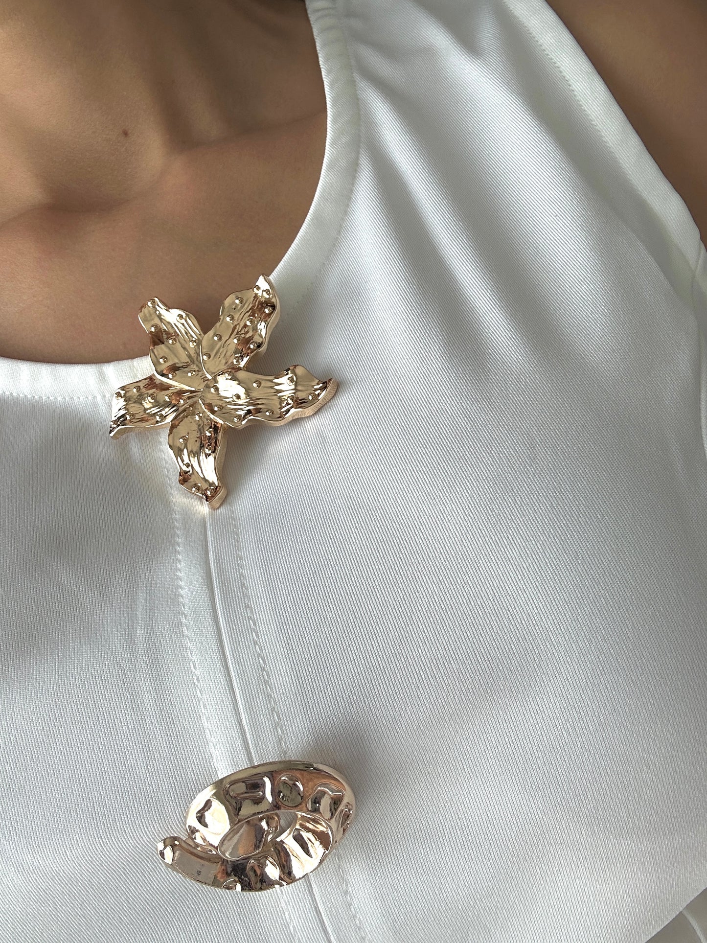 Blusa Broches Dorados