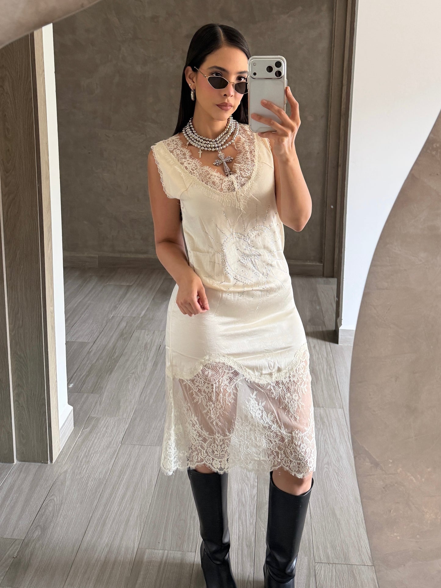 Vestido Satinado Encaje