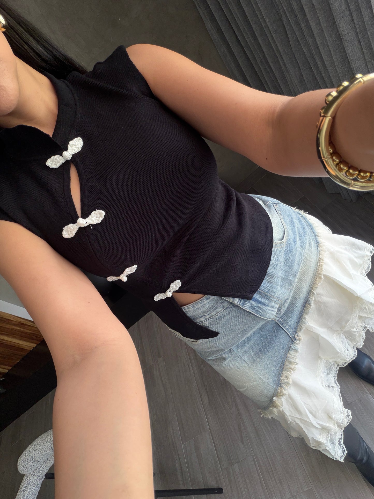Blusa Negra Moñitos
